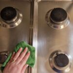 Come sgrassare acciaio e fornelli con ingredienti base