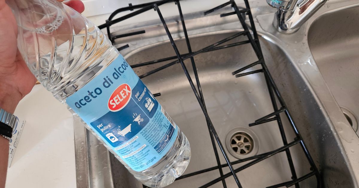 Tutti gli usi sorprendenti dell’aceto in casa Tutti gli usi sorprendenti dell’aceto in casa