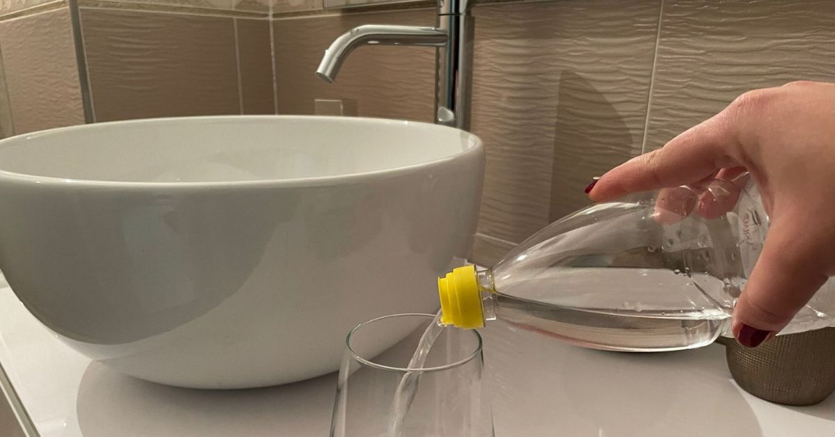 Il metodo rapido per pulire il lavandino del bagno e farlo brillare Il metodo rapido per pulire il lavandino del bagno e farlo brillare