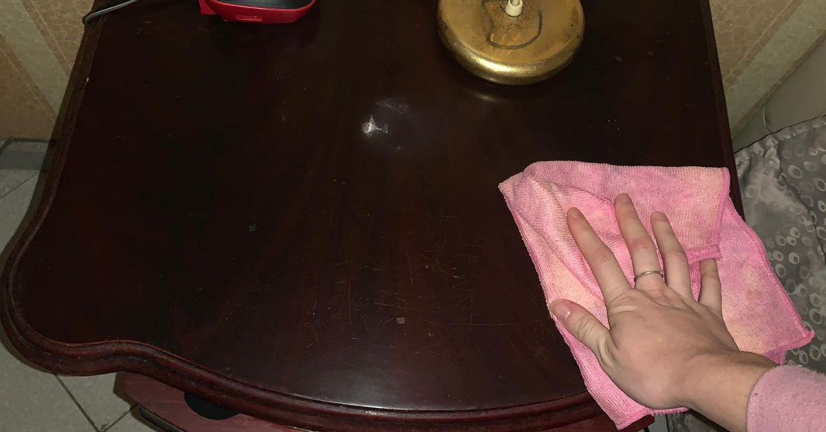 Il metodo a secco per pulire velocemente alcune superfici Il metodo a secco per pulire velocemente alcune superfici