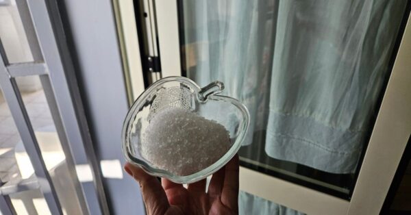 Tutti gli usi del sale grosso per le pulizie della casa