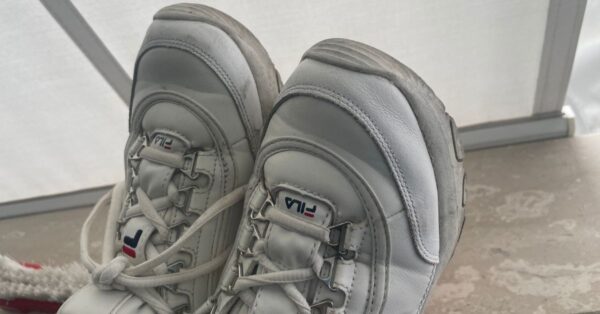 Come lavare le scarpe senza lavatrice e senza rovinarle