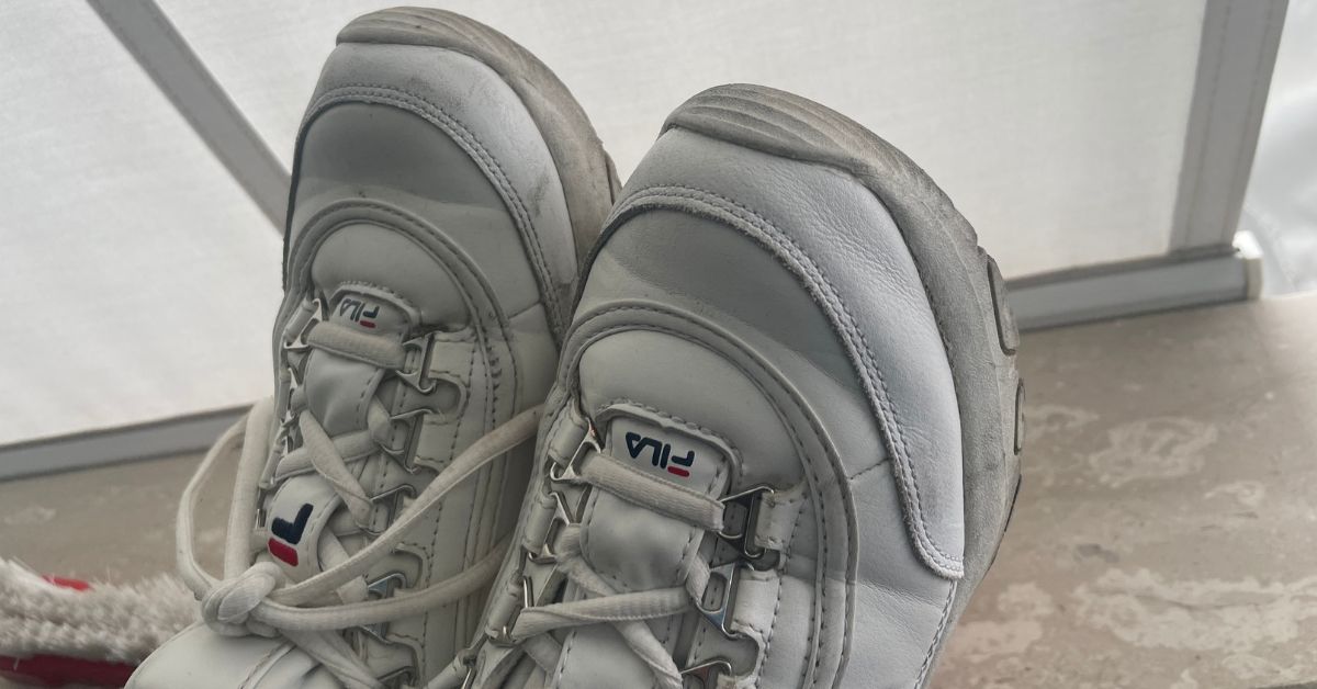 Come lavare le scarpe senza lavatrice e senza rovinarle Come lavare le scarpe senza lavatrice e senza rovinarle