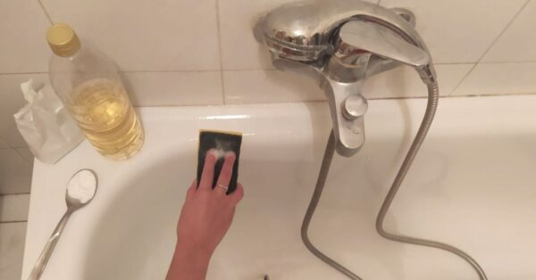 Pulire il silicone del bagno diventato scuro