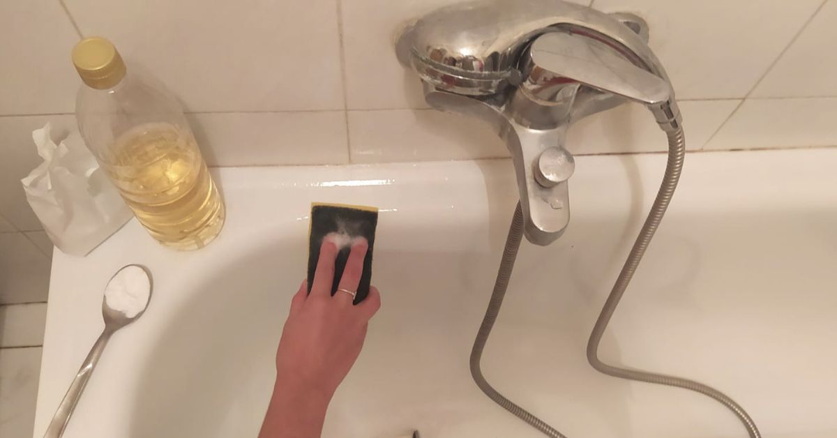 Pulire il silicone del bagno diventato scuro Pulire il silicone del bagno diventato scuro