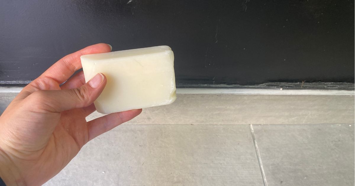 Come pulire i battiscopa con il sapone di Marsiglia Come pulire i battiscopa con il sapone di Marsiglia