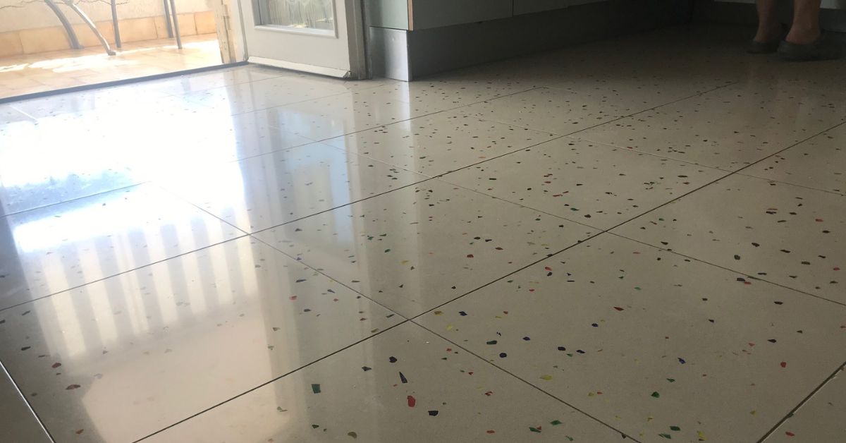 Come eliminare le macchie dai pavimenti in marmo Come eliminare le macchie dai pavimenti in marmo
