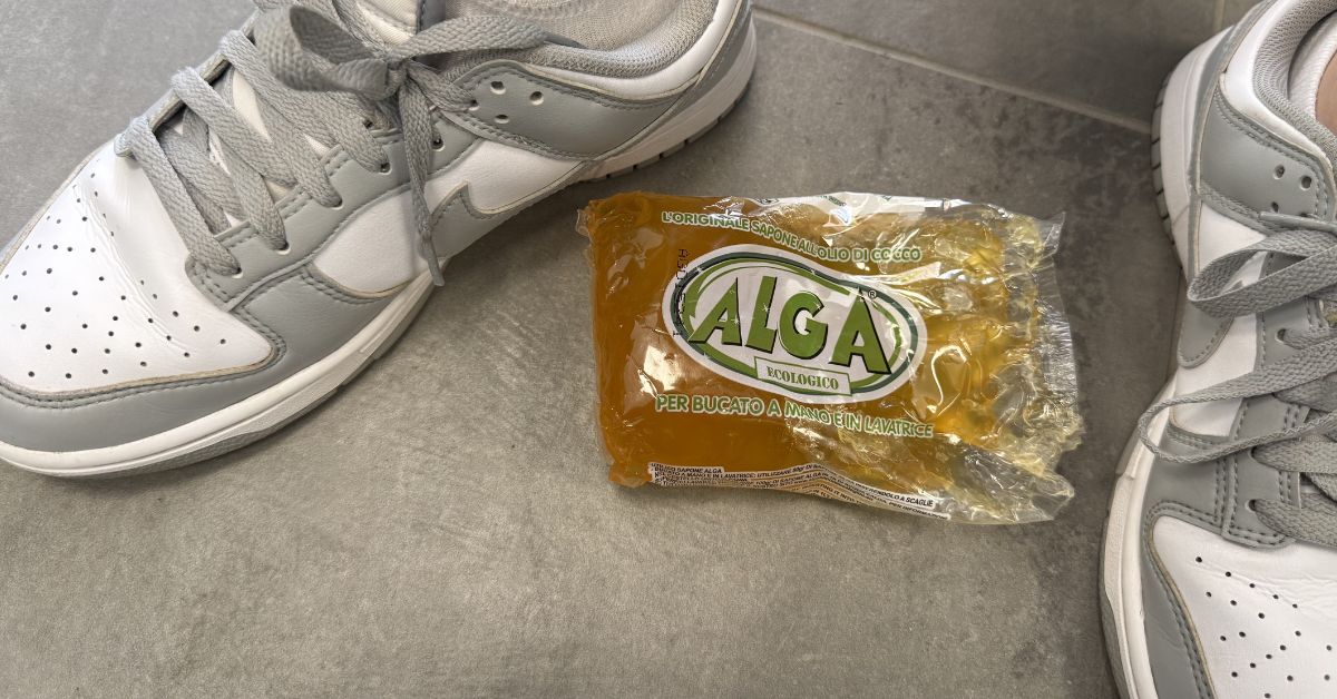 Come pulire le sneakers con il sapone molle Come pulire le sneakers con il sapone molle