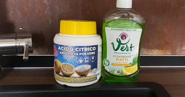 Come preparare un anticalcare fai da te con acido citrico e detersivo per i piatti