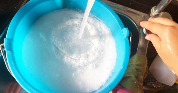 Pulire tutta la casa con acqua e sapone di Marsiglia liquido