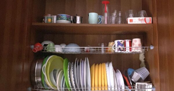 Lo scolapiatti accumula sporco anche quando sembra pulito