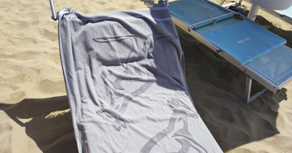 Il trucco per mantenere i teli mare morbidi dopo ogni lavaggio Il trucco per mantenere i teli mare morbidi dopo ogni lavaggio