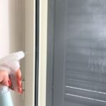 Il metodo per pulire le zanzariere senza smontarle