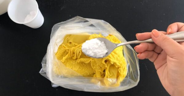 Il metodo del sacchetto con bicarbonato per il costume da bagno