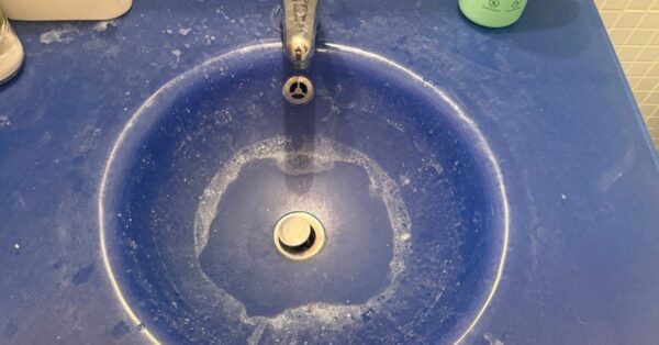 Lavandini colorati e calcare, cosa usare per pulirli