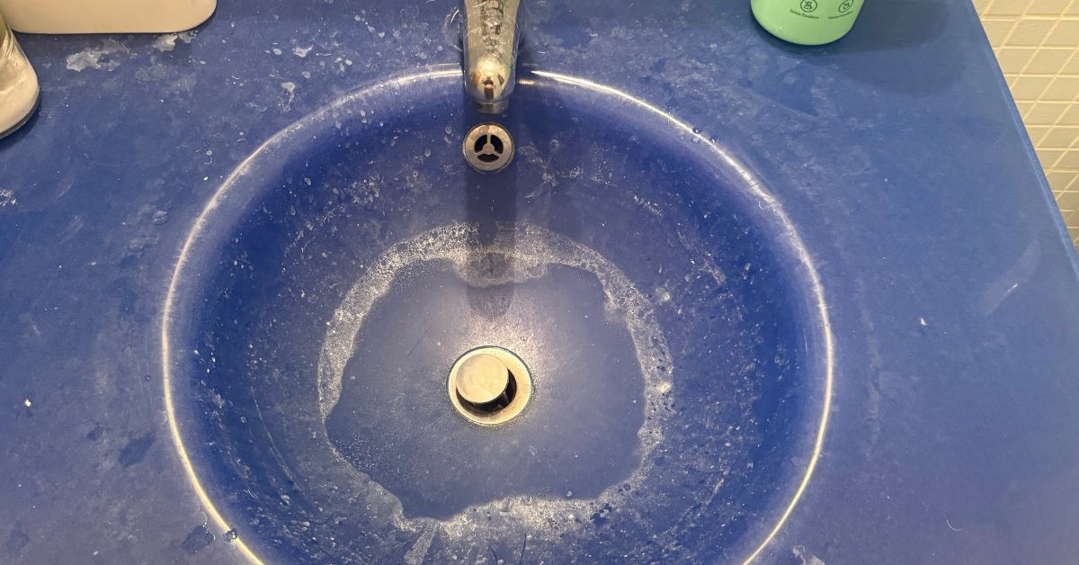 Lavandini colorati e calcare, cosa usare per pulirli Lavandini colorati e calcare, cosa usare per pulirli