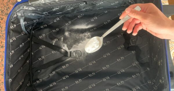 Bicarbonato per pulire l’interno delle valigie prima delle vacanze