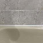 Il bordo della vasca diventa opaco a causa dei residui di sapone